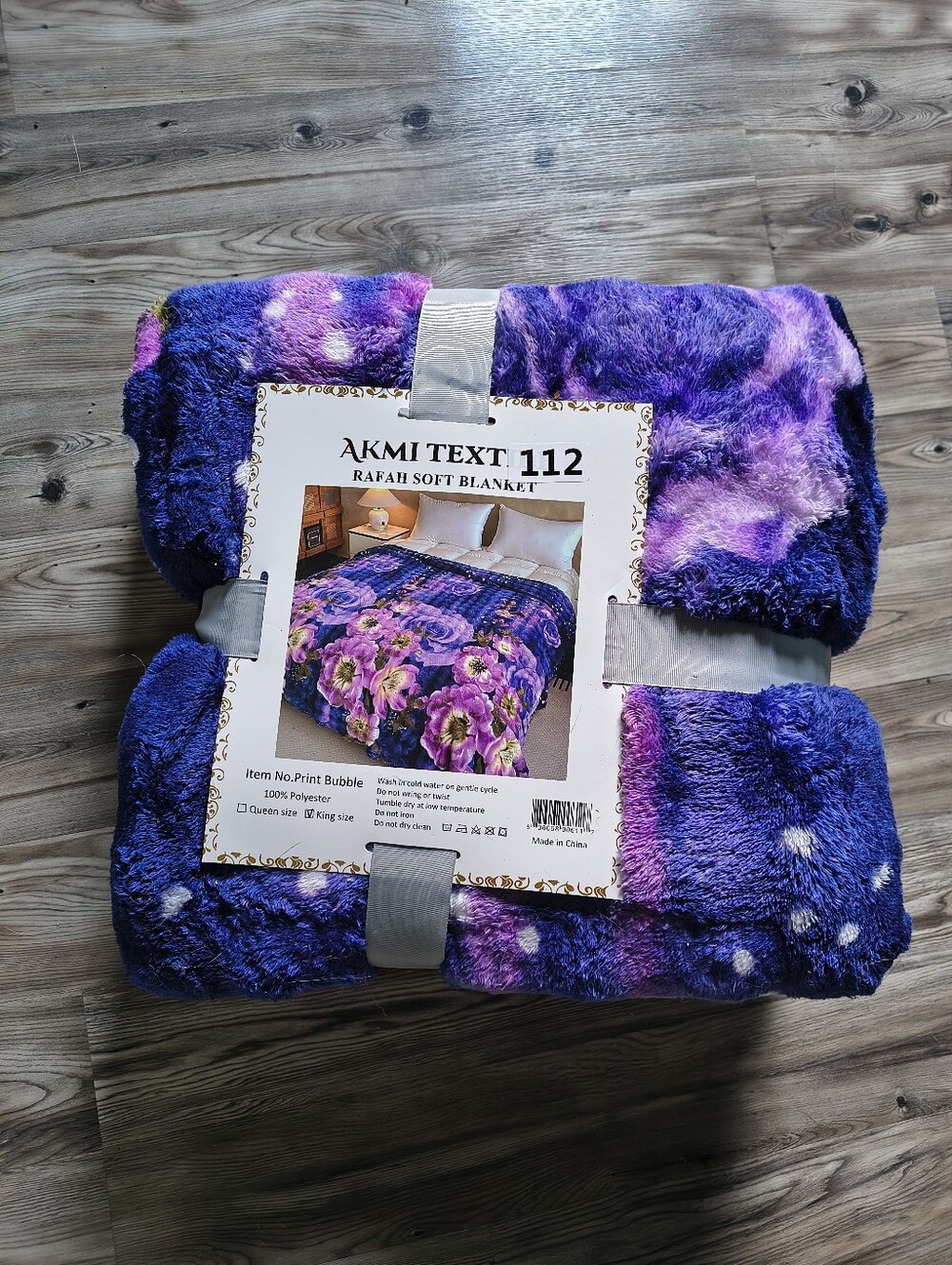AKMI Textiles King Sized Soft Blanket In Purple Floral